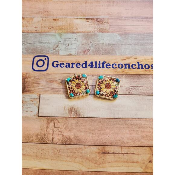 Cheetah tack, sunflower concho, leather custom conchos, screwback concho - Picture 3 of 5